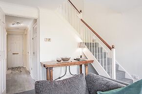 Central 2BD with Garden and Free Parking