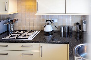 Central 2BD with Garden and Free Parking