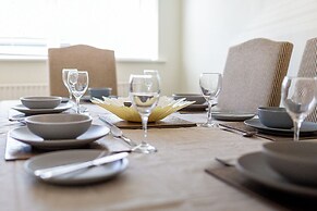 Central 2BD with Garden and Free Parking