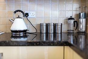 Central 2BD with Garden and Free Parking