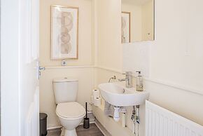 Central 2BD with Garden and Free Parking