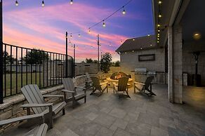 New Epic House-pool-theatre-hot Tub-game Room