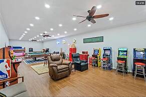 New Epic House-pool-theatre-hot Tub-game Room