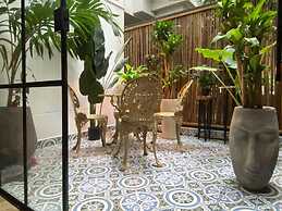 w Luxury House w Sleek Terrace in Cartagena