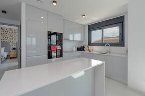 Luxury Apartment in Sunset Cliffs by Leo