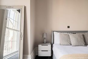 Stunning 2 Bed in Centre of Cheltenham