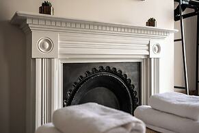 Stunning 2 Bed in Centre of Cheltenham