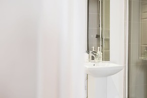 Stunning 2 Bed in Centre of Cheltenham