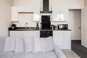 Stunning 2 Bed in Centre of Cheltenham