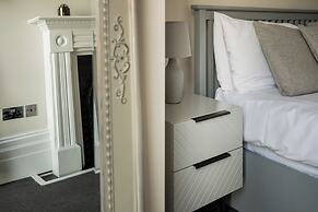 Stunning 2 Bed in Centre of Cheltenham