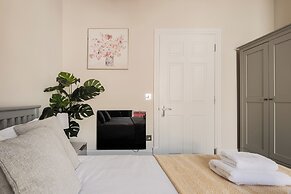 Stunning 2 Bed in Centre of Cheltenham