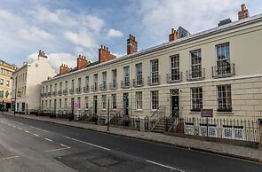 Stunning 2 Bed in Centre of Cheltenham