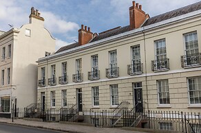 Stunning 2 Bed in Centre of Cheltenham