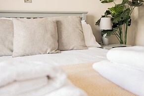 Stunning 2 Bed in Centre of Cheltenham