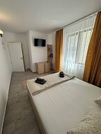 Serenity Apartments and Studios