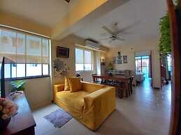 King Bed 2BR European Style City Center in Davao City Philippines