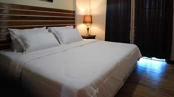 King Bed 2BR European Style City Center in Davao City Philippines