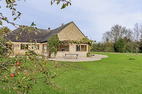 Charming 3BD Cotswolds Family Retreat