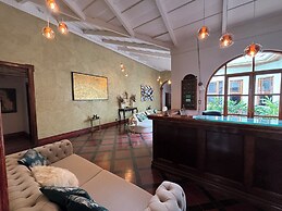 The Victorian Hotel CR