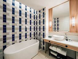 The StandardX Bangkok Phra Arthit