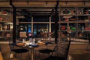 The StandardX Bangkok Phra Arthit