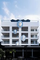 The StandardX Bangkok Phra Arthit