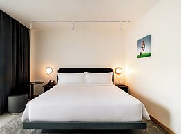 The StandardX Bangkok Phra Arthit