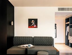 The StandardX Bangkok Phra Arthit