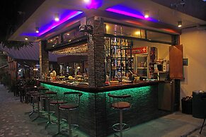 Hotel Oasis Port Barton