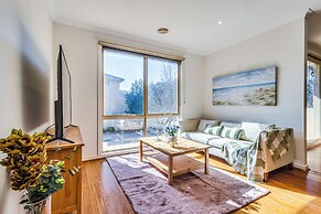 StayAU 3BR Deluxe Family Loft Point Cook