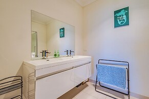 StayAU 3BR Deluxe Family Loft Point Cook