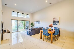 StayAU 3BR Deluxe Family Loft Point Cook