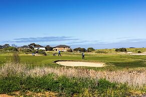 StayAU 3BR Deluxe Family Loft Point Cook