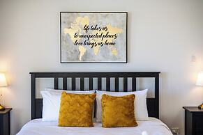 StayAU 3BR Deluxe Family Loft Point Cook