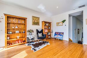 StayAU 3BR Deluxe Family Loft Point Cook