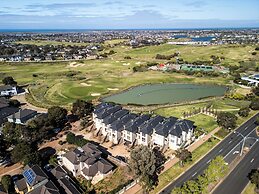 StayAU 3BR Deluxe Family Loft Point Cook