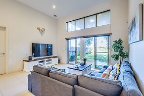 StayAU 3BR Deluxe Family Loft Point Cook