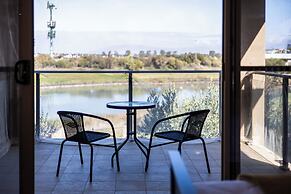 StayAU 3BR Deluxe Family Loft Point Cook