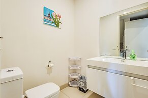 StayAU 3BR Deluxe Family Loft Point Cook