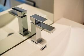 StayAU 3BR Deluxe Family Loft Point Cook