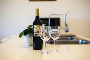 StayAU 3BR Deluxe Family Loft Point Cook