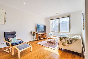 StayAU 3BR Deluxe Family Loft Point Cook