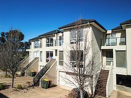 StayAU 3BR Deluxe Family Loft Point Cook