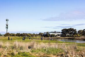 StayAU 3BR Deluxe Family Loft Point Cook