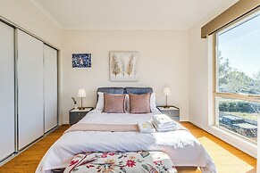 StayAU 3BR Deluxe Family Loft Point Cook