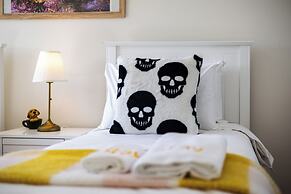 StayAU 3BR Deluxe Family Loft Point Cook