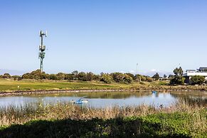 StayAU 3BR Deluxe Family Loft Point Cook