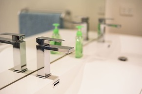 StayAU 3BR Deluxe Family Loft Point Cook