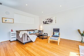 StayAU 3BR Deluxe Family Loft Point Cook