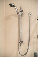 StayAU 3BR Deluxe Family Loft Point Cook